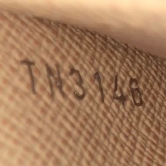 SOLD Authentic Louis Vuitton Epi Twist Wallet in Rose Ballerine - Picture 15 of 17